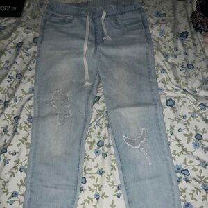 Ripped Skinny Jeans
